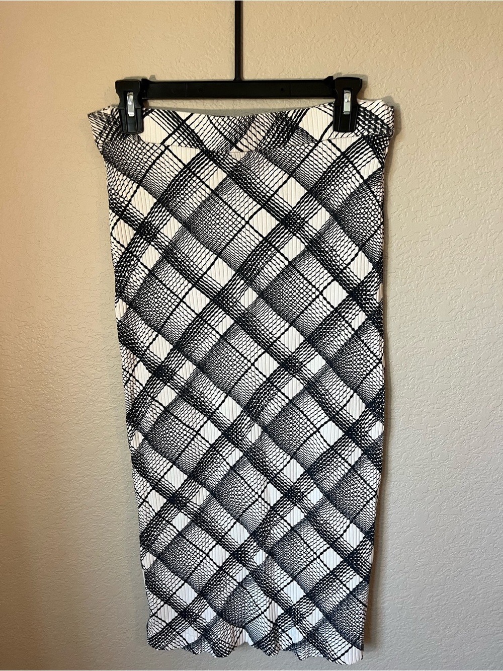 Club Monaco Printed Rib Plaid Pencil Midi Skirt M Black White Stretch Office